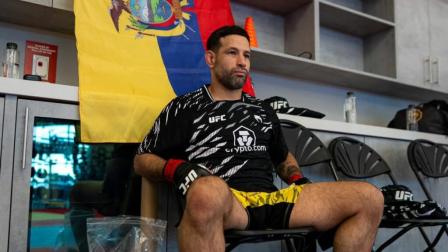 Carlos Vera en los camerinos previo a su combate contra Josias Musasa.