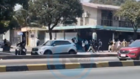 Estudiantes del Colegio Vicente Rocafuerte atacaron a otros en parada de bus.
