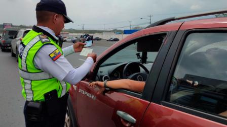 ANT alerta de falsas notificaciones de deudas por infracciones de tránsito vía correo electrónico en Ecuador.