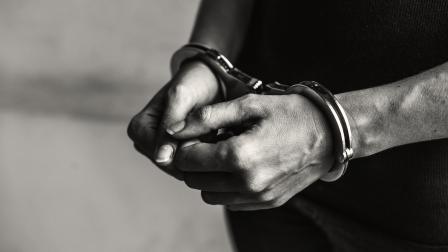Un policía en servicio activo fue detenido mientras dure la investigación por la violación a una adolescente de 16 años en Chimborazo.