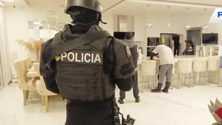 Grupos de policías allanaron 27 inmuebles y detuvieron a 65 personas.