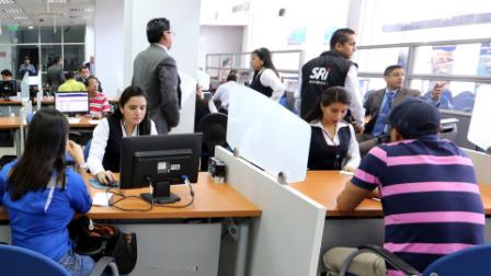 El Gobierno Nacional anunció la desvinculación de 5 000 funcionarios del sector público.