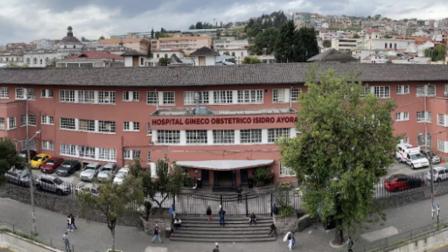 El personal desvinculado sería de la Maternidad Isidro Ayora, en el centro de Quito.