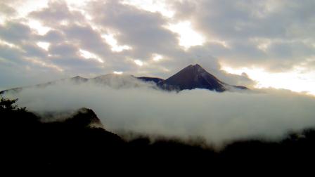 El Reventador es unos de los volcanes más activos de Ecuador.