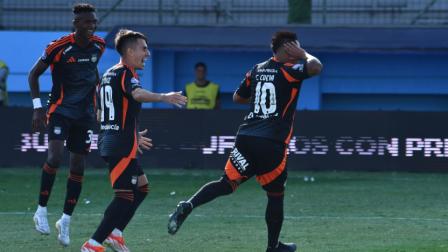 Jugadores del Emelec celebran uno de los goles del cotejo de este sábado 26 de julio del 2025.