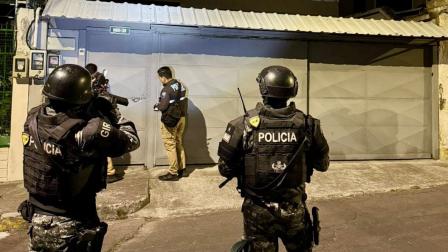 Policía y Fiscalía allanaron varios inmuebles en tres provincias por presunto delito de peculado.