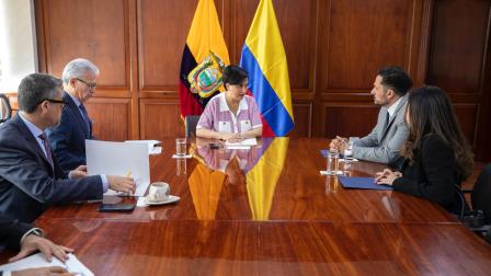 La canciller Gabriela Sommerfeld, se reunió en Quito con representantes de la Embajada y Consulado de Colombia