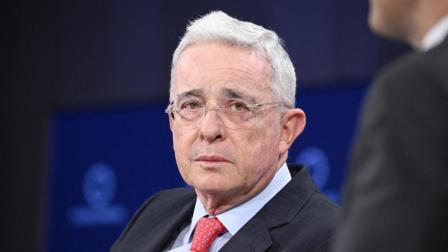 El expresidente Álvaro Uribe fue hallado culpable del delito de soborno en Colombia.