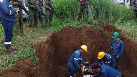 Personal militar ejecutando operaciones de seguridad hidrocarburífera en Santo Domingo.