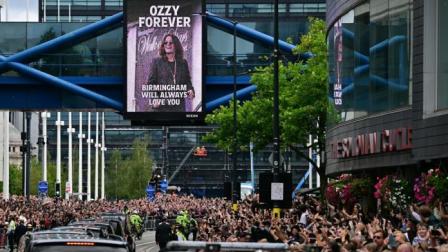 Dolorosa despedida de Ozzy Osbourne en su natal Birmingham, Reino Unido.