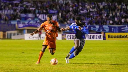 Libertad recibe a Emelec en el estadio Reina del Cisne por la fecha número 23 de la LigaPro.