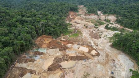 Policía detiene a siete ecuatorianos y desarticula red delictiva de minería ilegal en Macas.