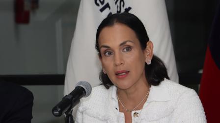 La ministra de Energía, Inés Manzano, indicó que se desvinculó 300 funcionarios de Celec.