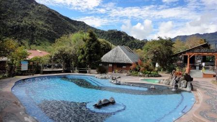 Las piscinas de aguas termales son algunos de los destinos más escogidos por las personas en los feriados.