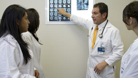 Estudiantes de Medicina de la Universidad San Francisco de Quito.