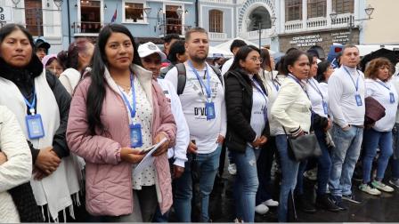La AMC desplegó 550 ciudadanos infractores para el programa trabajo comunitario en el Festival de las luces en Quito.