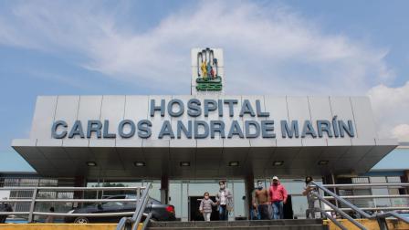 Médicos del Hospital Carlos Andrade Marín son parte de los que se terminan el contrato este 14 de agosto del 2025.