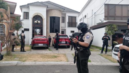 La Policía Nacional realizó allanamientos en distintas viviendas de La Aurora este viernes 15 de agosto del 2025.