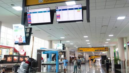 El Formulario de Registro Aduanero debe ser presentado por los viajeros que ingresan o salen de Ecuador