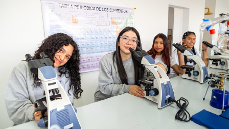 Educación pide a estudiantes del tercero de bachillerato verificar su cédula para evitar problemas en ingreso a universidades.