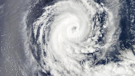 Las islas San Martín, San Bartolomé, Anguila y otras islas, más al sur, están bajo vigilancia por el huracán Erin.