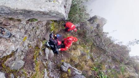 Joven de 18 años sufrió una caída de aproximadamente 10 metros mientras caminaba en el Rucu Pichincha