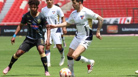 Campeonato nacional Liga ECUABET de fútbol. Liga de Quito (LDU) vs Manta. Partido jugado en el estadio Rodrigo Paz Delgado.