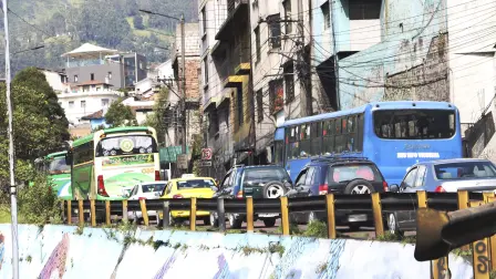 La medida de restricción Pico y Placa rige en la zona urbana de Quito.