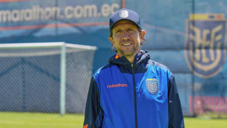 Juan Carlos Burbano en una entrevista en el complejo de la Federación Ecuatoriana de Fútbol.