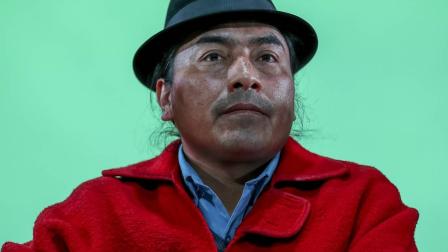 Leonidas Iza denunció que dos supuestos agentes de policía vigilaban sus movimientos desde el día viernes.