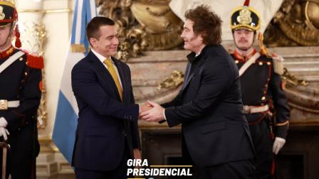 El presidente de Ecuador, Daniel Noboa, entrechó la mano con su homólogo Javier Milei, este jueves 21 de agosto del 2025