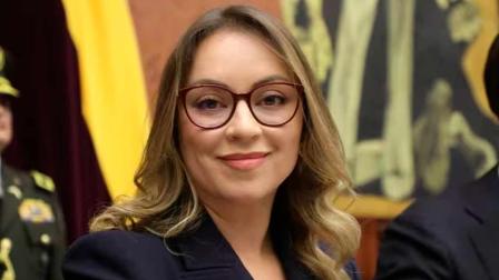 La asambleísta Mishel Mancheno denunció cobros de diezmos por parte de una asambleísta correísta.