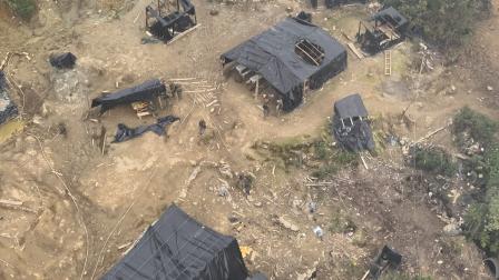 Soldados ecuatorianos hallaron campamentos de minería ilegal en las parroquias La Merced y Buenos Aires, en el cantón Urcuquí, Imbabura, este viernes 22 de agosto del 2025.