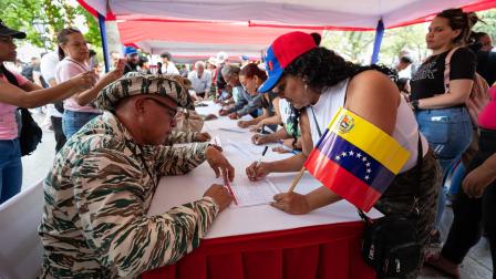 Personas participan en una jornada de alistamiento de la Milicia Bolivariana de Venezuela, este sábado 23 de agosto del 2025 en Caracas (Venezuela).