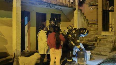 Bomberos atendieron una emergencia por deflagración de gas.