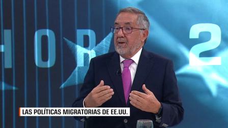 Un panel con Alan Cathey, analista internacional; Benjamín Ortiz, excanciller de la República; Francisco Borja Avilés, profesor de economía de la USFQ; y Verónica Artola, exgerente del Banco Central.

Con Andrés Carrión