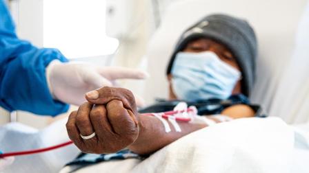 El Gobierno anuncia el funcionamiento de 100 dializadoras para atender a 600 pacientes.