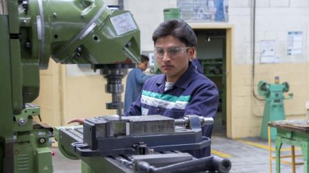 En Ecuador hay 54 institutos técnicos superiores públicos que ofrecen más de 500 carreras.