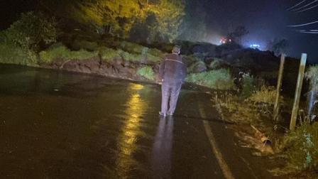 Aluvión afecta la circulación vehicular en la vía Y de Narupa - Baeza