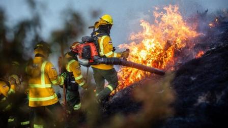 El Cuerpo de bomberos de Quito tiene equipos listos para atender emergencias de incedios forestales en la capital-