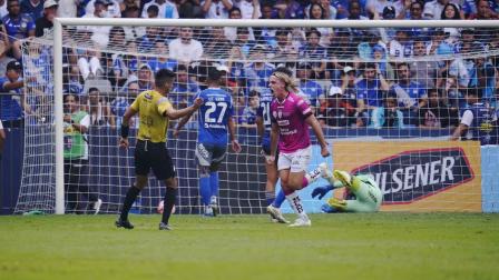 Claudio Spinelli celebra su gol ante Emelec en LigaPro el pasado 24 de agosto del 2025.