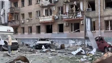 Un edificio dañado luego de un ataque con misiles rusos en Kiev, en medio de la invasión rusa de Ucrania, el 28 de agosto de 2025.