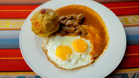 El bolón y el encebollado compiten en los cuartos de final del 'Mundial de Desayunos'