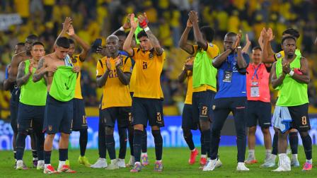 Los jugadores ecuatorianos agradecen el apoyo a los aficionados presentes en el estadio Banco Pichincha de Guayaquil. El 5 de junio del 2025, Ecuador igualó sin goles ante Brasil.