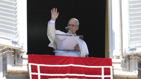 El papa León XIV es un mensaje del Angelus, en la Plaza de San Pedro, domingo 31 de agosto del 2025.