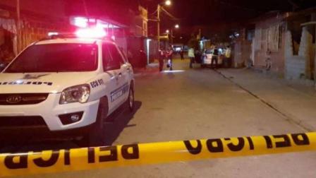 La Policía Nacional acudió para el levantamiento del cadáver de un adolescente.