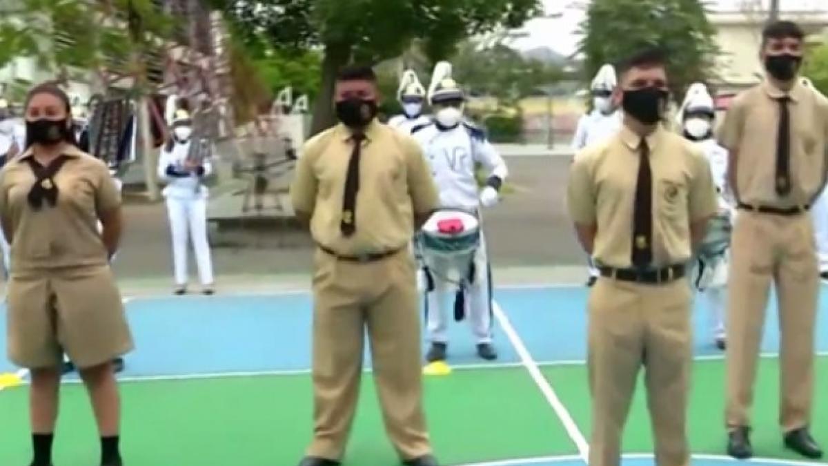 Alumnos del Vicente Rocafuerte realizan el Juramento a la Bandera