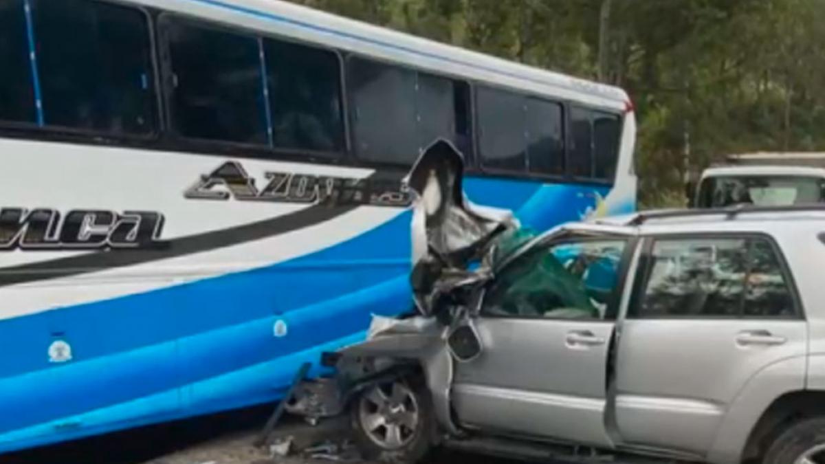 Un fallecido y cuatro heridos en dos accidentes de tránsito en Cuenca