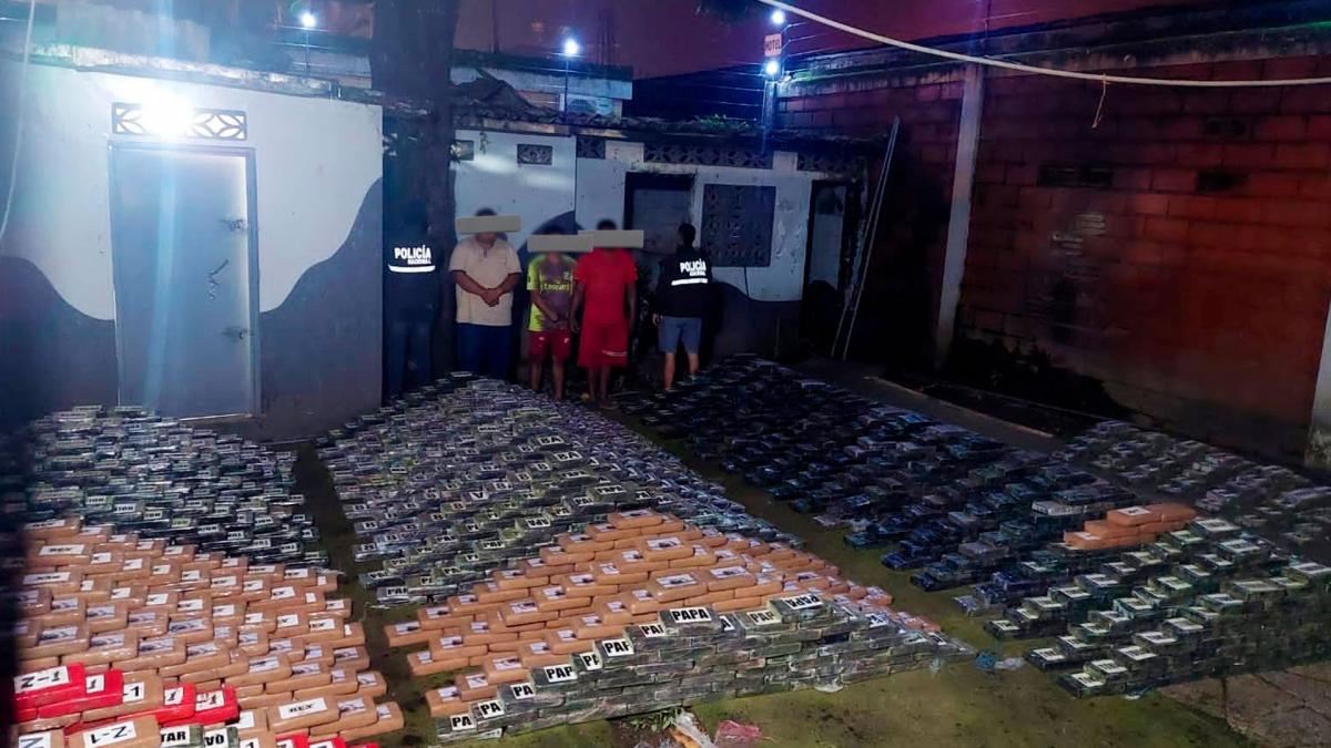 Policía decomisa tres toneladas de droga en Los Ríos
