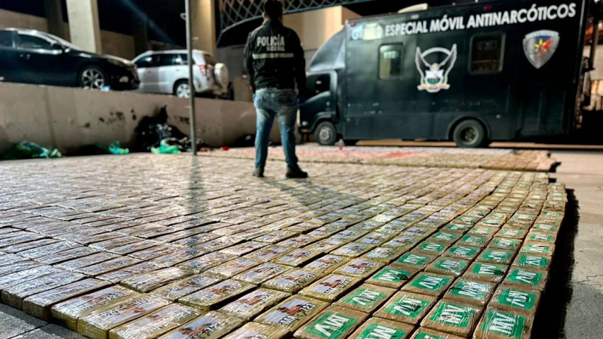 Policía decomisa más de dos toneladas de droga en Guayaquil
